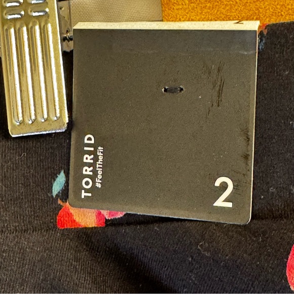 Torrid Women’s Black Leggings Peach Print Size 2X - Picture 6 of 11